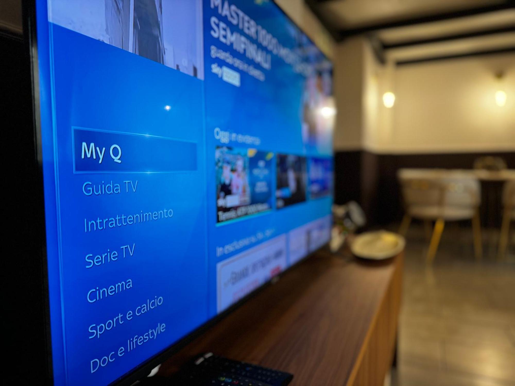 Апартаменти Regina Milano In Verona - Sky Tv, Wifi E Breakfast Box Екстер'єр фото